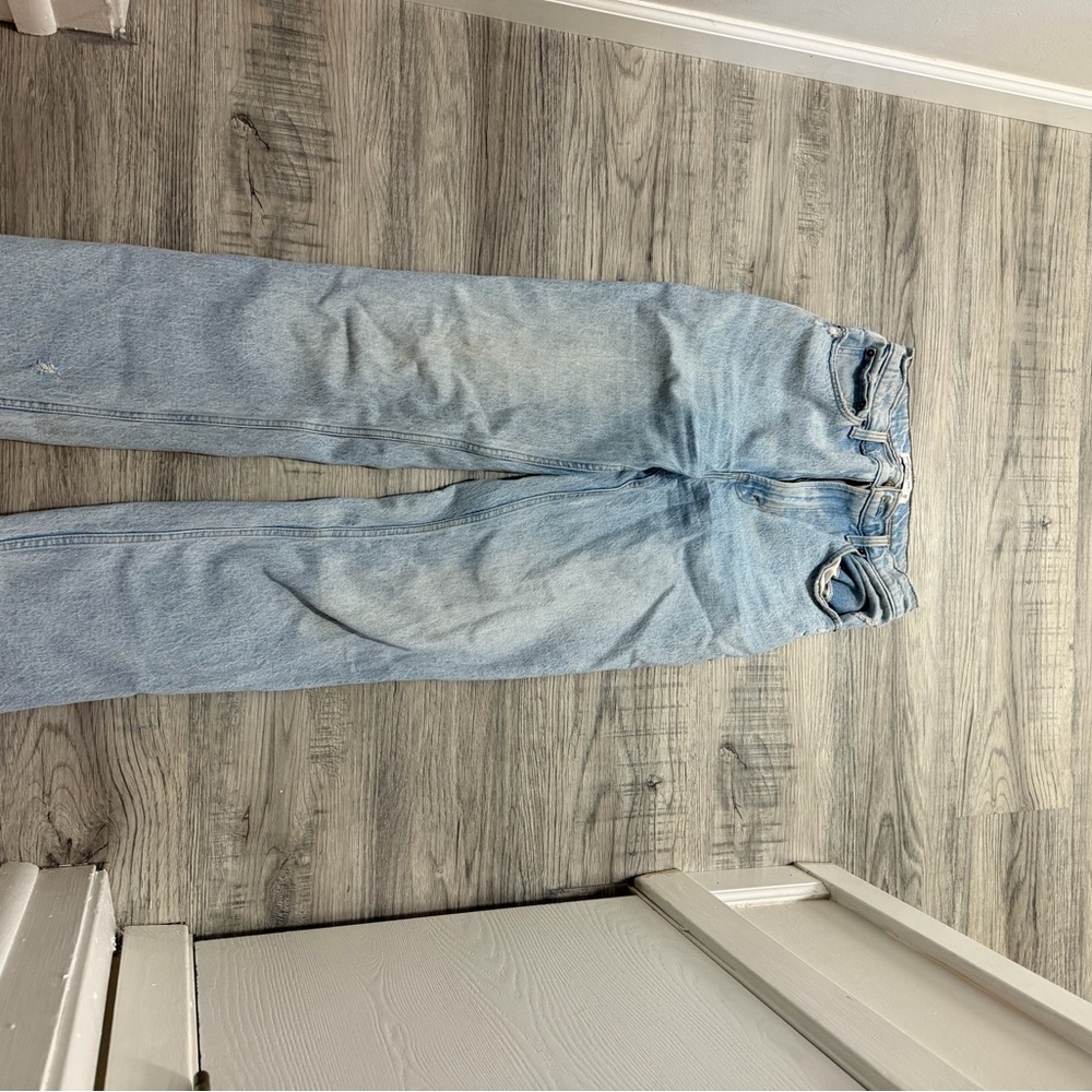 Light Wash Women’s Abercrombie Jeans - Classic Straight Fit